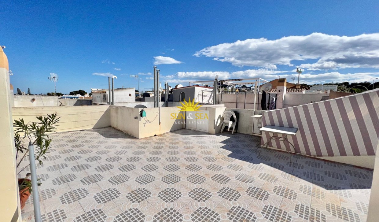 Alquiler a largo plazo - Atico - Torrevieja - Los Balcones - Los Altos del Edén