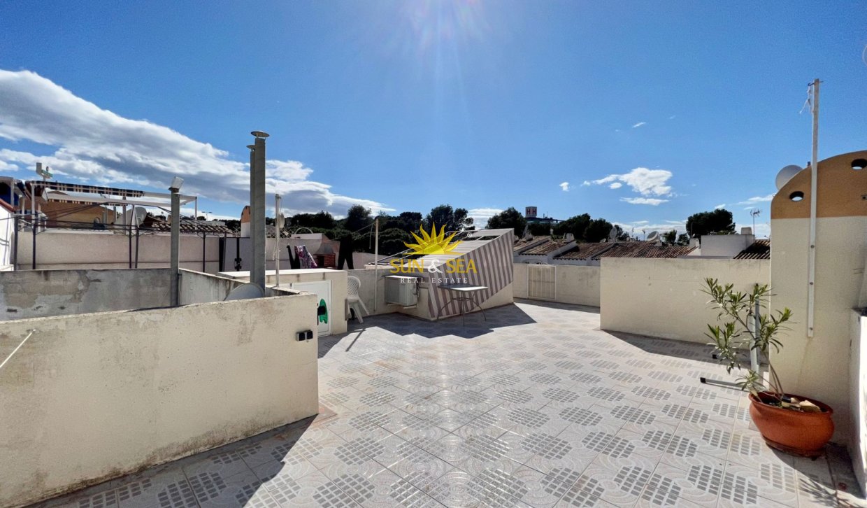 Alquiler a largo plazo - Atico - Torrevieja - Los Balcones - Los Altos del Edén