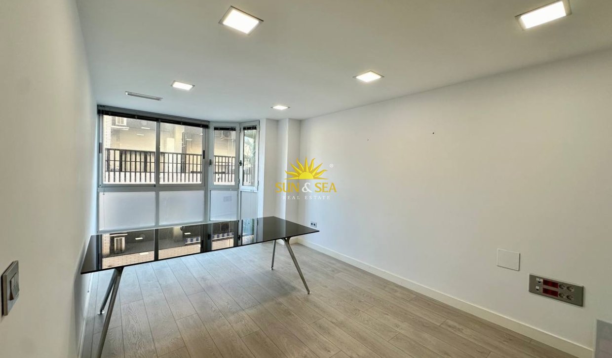 Long Term Rental - Commercial - Torrevieja - Centro