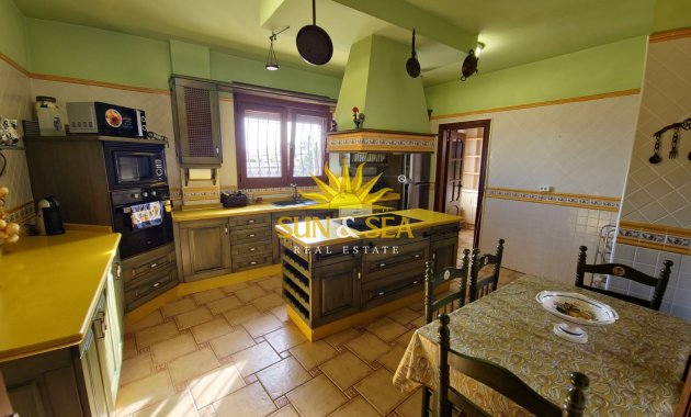 Resale - Villa - San Miguel de Salinas