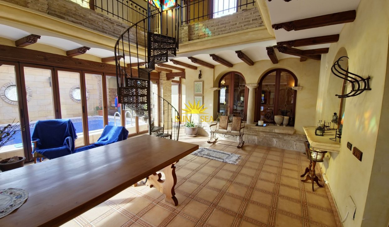 Resale - Villa - San Miguel de Salinas