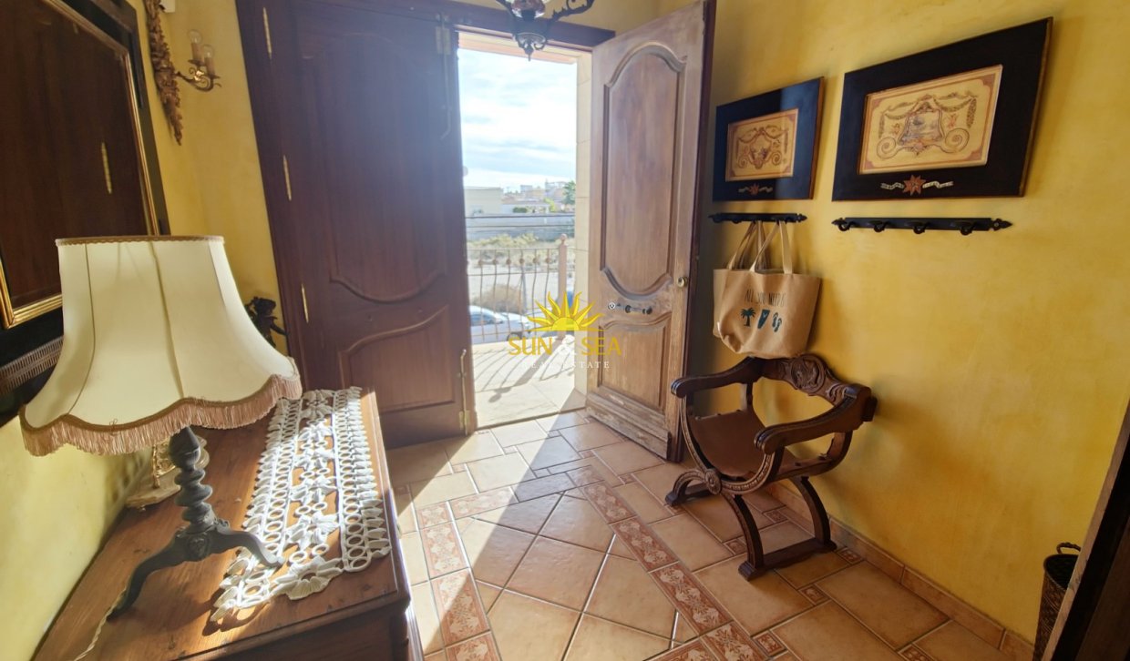 Resale - Villa - San Miguel de Salinas